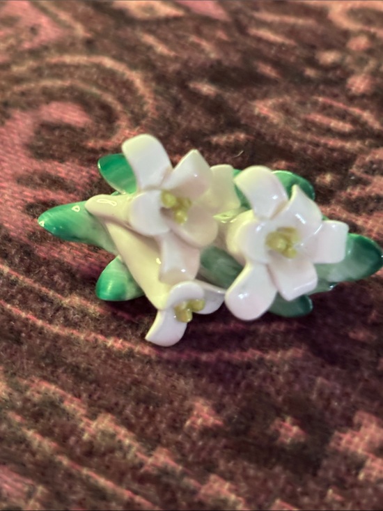 Artone Jewelry - Bone China White Flower Brooch with Green Leaves made in England